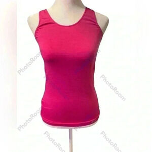 Under Armour Heat Gear fitted Razorback tank in Fushia. Women’s size S/P